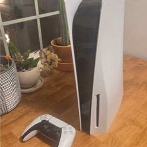 Sony PlayStation 5 Console Disc Edition - White & Black